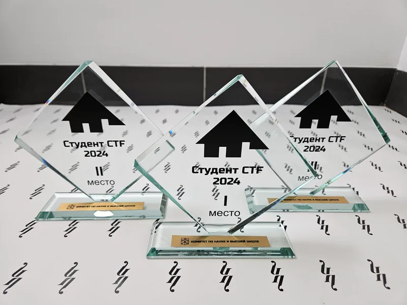 Студент CTF — УФ-печать на стекле, шильды — сублимация