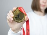 Медаль Regalia, большая, золотистая — изображение 10