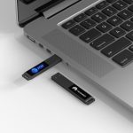 Флешка markBright Black с зеленой подсветкой, 32 Гб — изображение 7