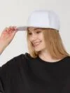 Бейсболка Snapback с прямым козырьком, белая с логотипом СПб - фото № 4