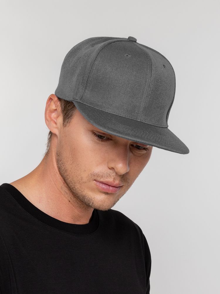 Бейсболка Snapback с прямым козырьком, серая с логотипом СПб - фото № 4