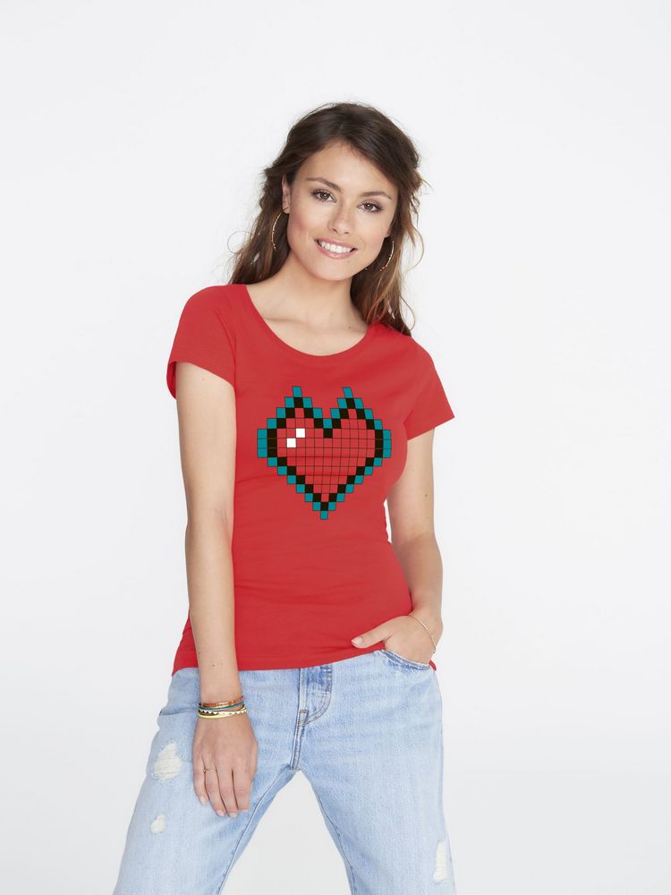 Футболка женская Pixel Heart, красная с логотипом СПб - фото № 1