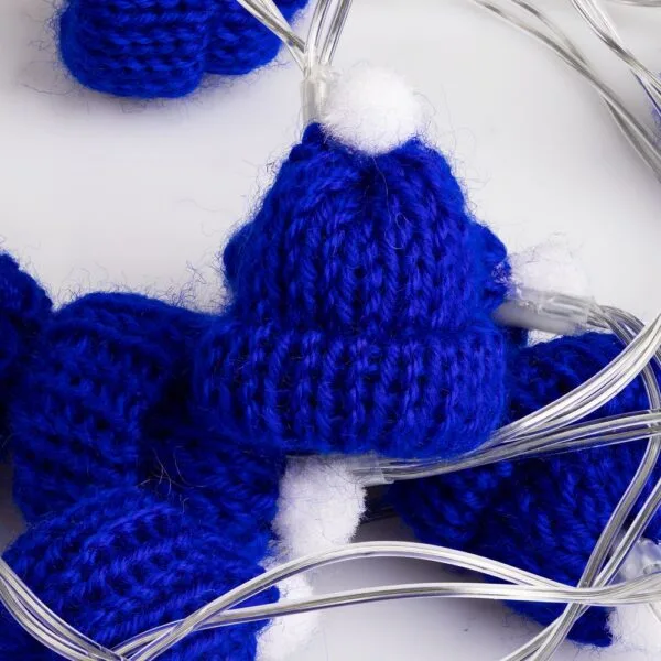 Гирлянда Cosy Poms, синяя с логотипом СПб - фото № 1