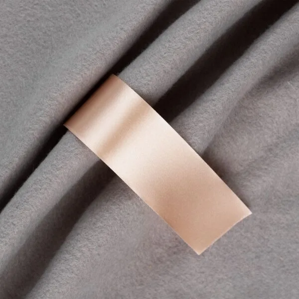 Лента сатиновая Satin 35 L, светло-бежевая, 130 см с логотипом СПб - фото № 1