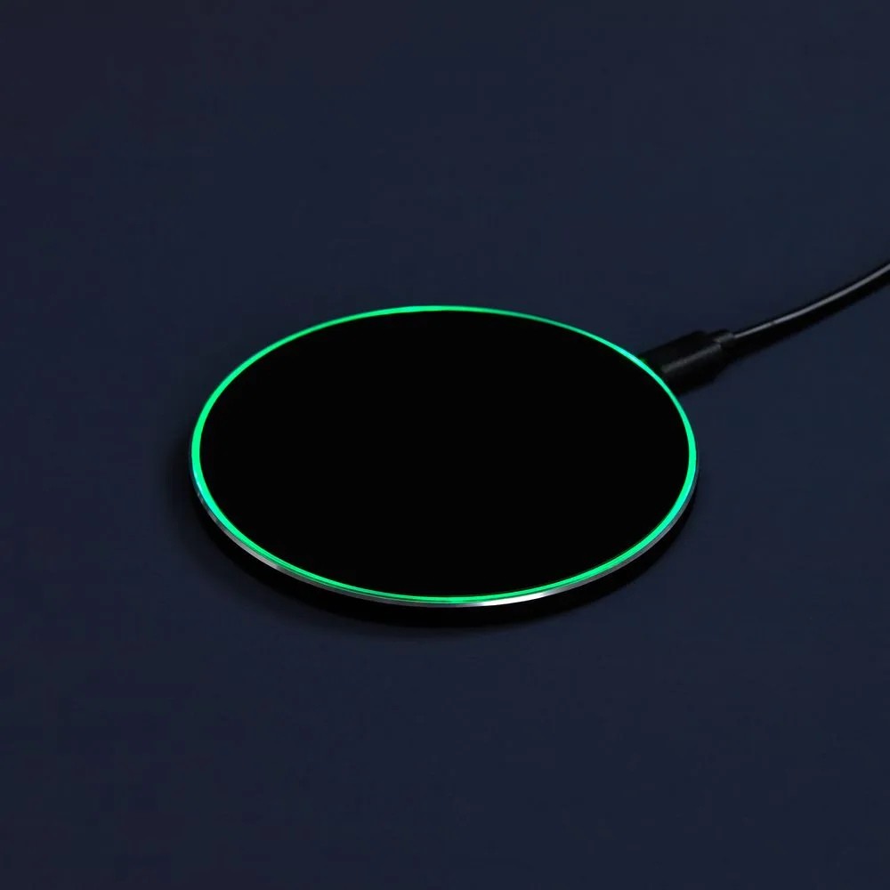 Беспроводное зарядное устройство с подсветкой Lightcore, черное с логотипом СПб - фото № 4