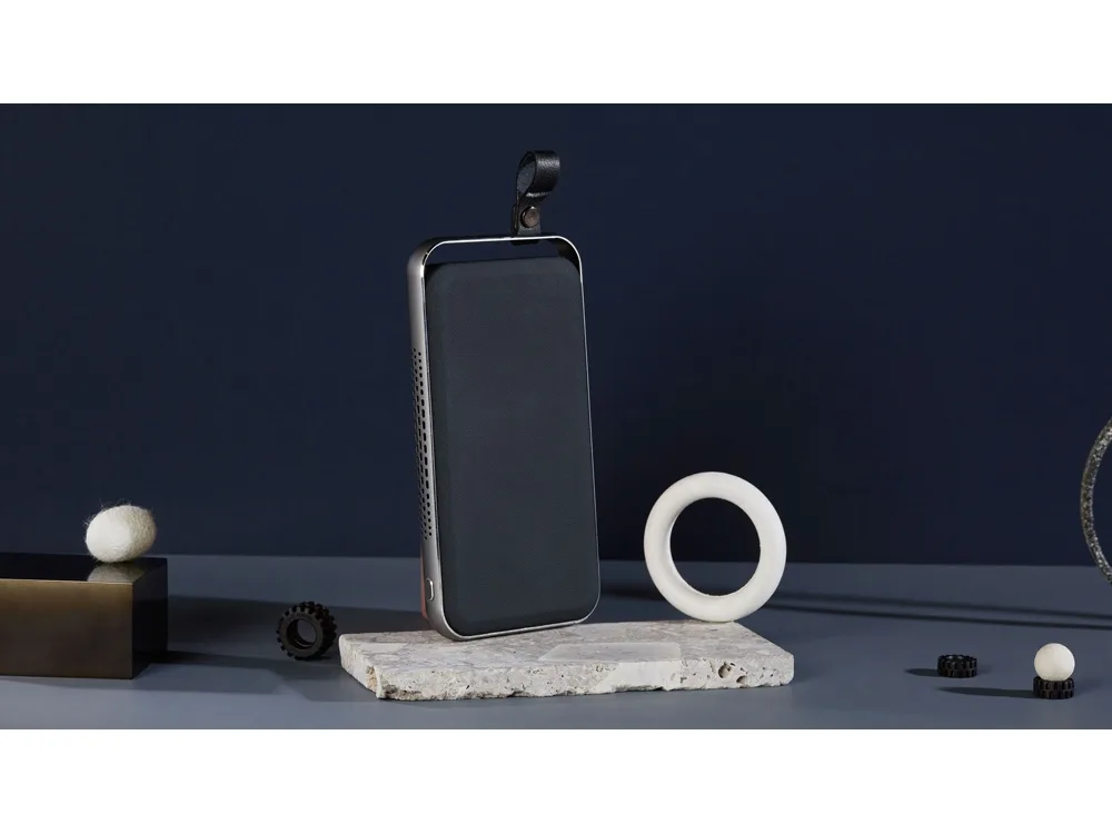 Внешний аккумулятор «NEO Electron», 10000 mAh, черный с логотипом СПб - фото № 6