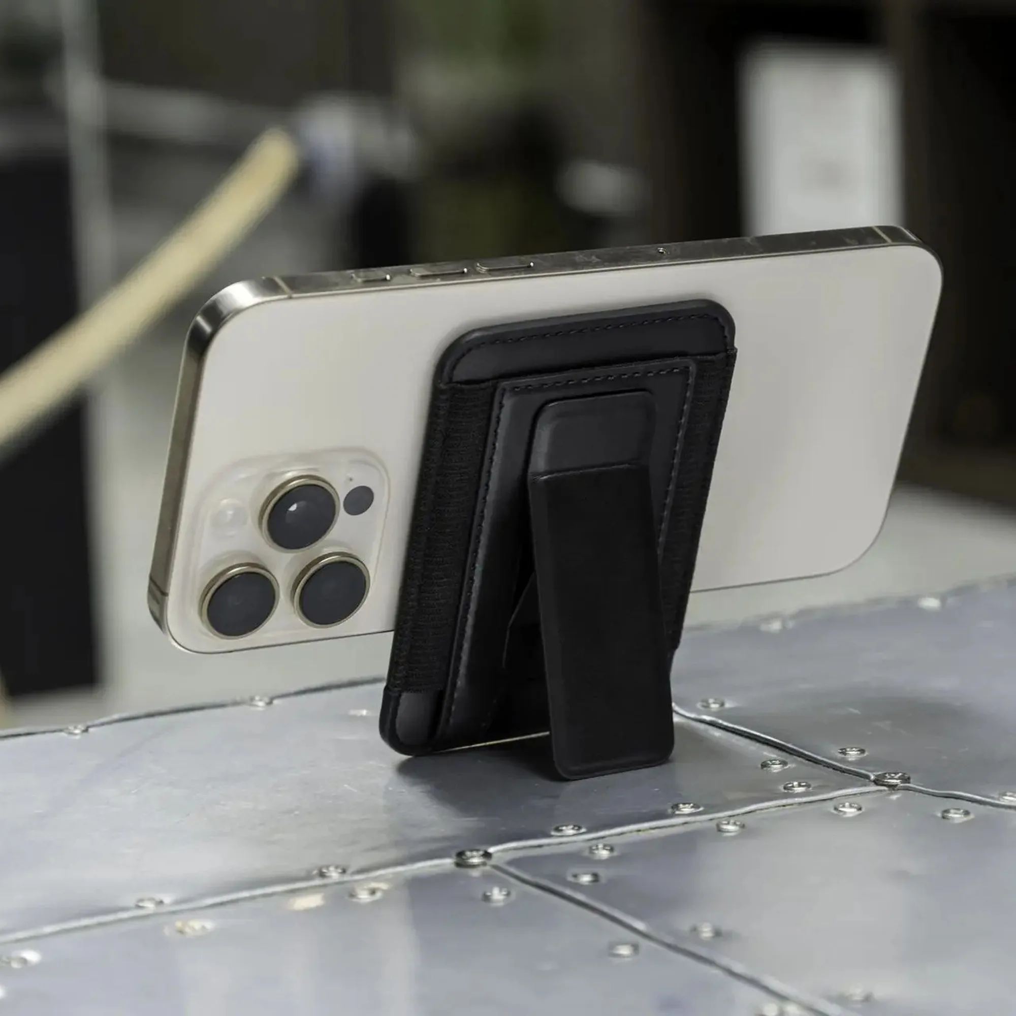 Картхолдер magsafe с подставкой для смартфона «Wally stand», черный с логотипом СПб - фото № 1