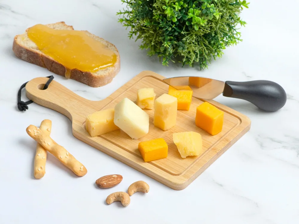 Набор для сыра из бамбука «Pecorino», светло-коричневый с логотипом СПб - фото № 3