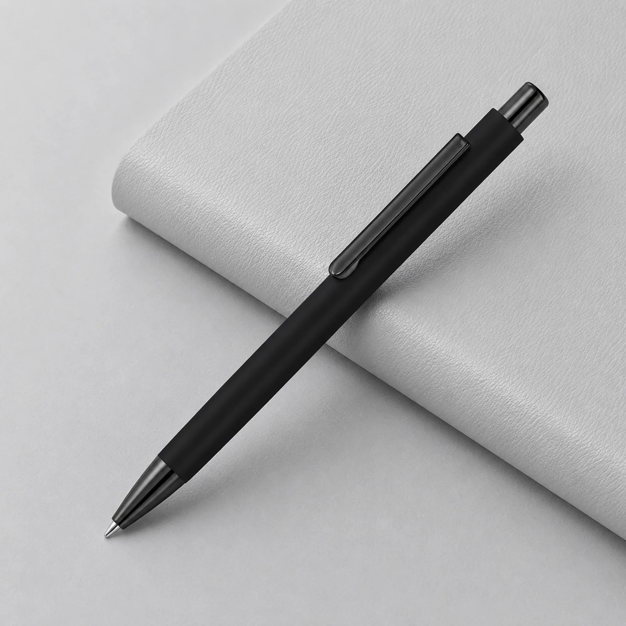 Металлическая шариковая ручка «Ellipse gum» soft touch с зеркальной гравировкой, черный с логотипом СПб - фото № 1